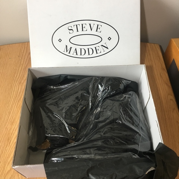 NIB STEVE MADDEN Chaselyn Suede Boots - Picture 8 of 8